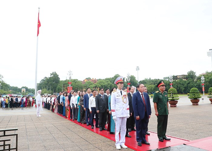 Các điển hình tiên tiến trong lĩnh vực VHTTDL báo công dâng Bác - Anh 10