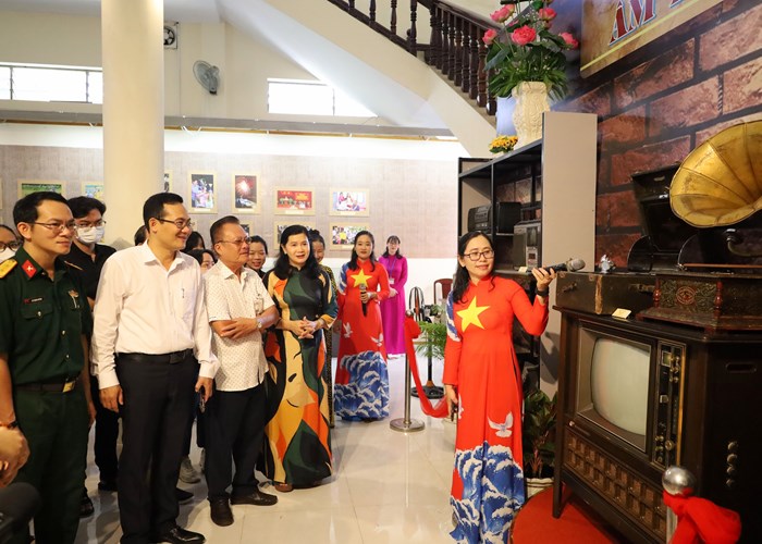 Triển lãm ảnh “Biển đảo Việt Nam - Đẹp và thanh bình” - Anh 2