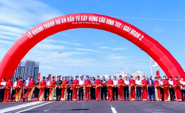 Thủ tướng Phạm Minh Chính dự Lễ khánh thành cầu Vĩnh Tuy-giai đoạn 2 - Anh 1