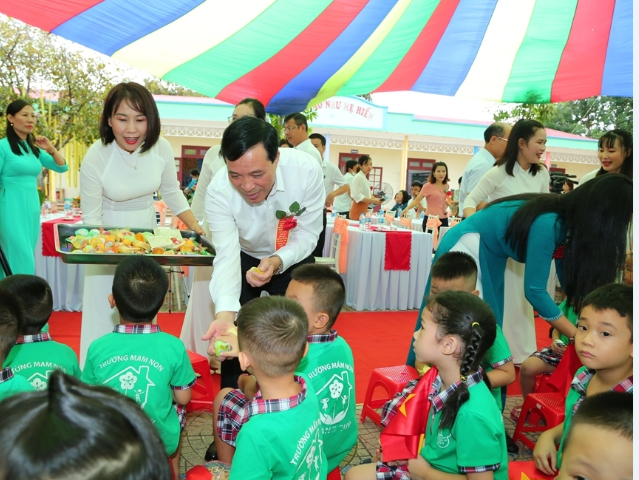 Phó Chủ tịch nước Võ Thị Ánh Xuân dự Lễ khai giảng tại Trường THPT Dân tộc nội trú Ngọc Lặc, Thanh Hoá - Anh 6
