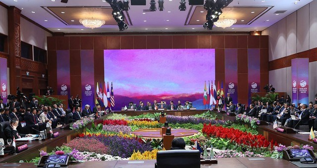 Thủ tướng Phạm Minh Chính phát biểu tại phiên toàn thể Hội nghị Cấp cao ASEAN lần thứ 43 - Anh 2