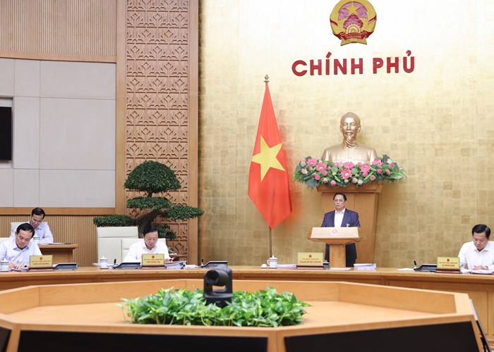 Khẩn trương hoàn thiện và trình Chương trình mục tiêu quốc gia về chấn hưng, phát triển văn hóa, xây dựng con người Việt Nam - Anh 2