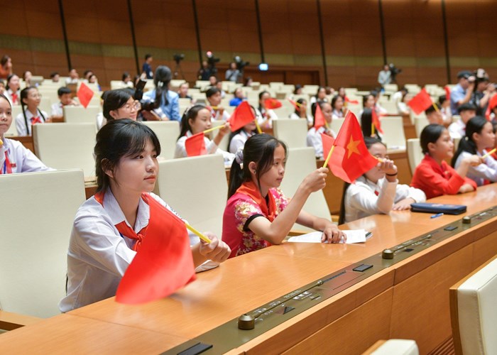 Đảng, Nhà nước và toàn xã hội luôn dành sự quan tâm, chăm lo đặc biệt cho trẻ em - Anh 2