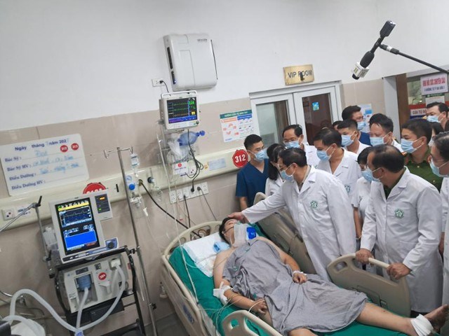 Thủ tướng thị sát hiện trường vụ cháy đặc biệt nghiêm trọng tại Hà Nội - Anh 5