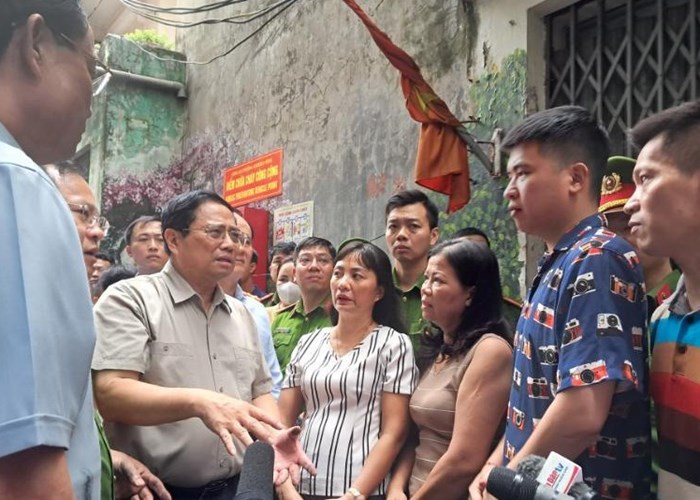 Thủ tướng thị sát hiện trường vụ cháy đặc biệt nghiêm trọng tại Hà Nội - Anh 1