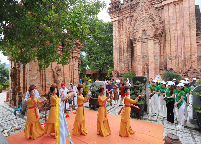 Hoa hậu Hoàn cầu Việt Nam tổ chức gây Quỹ cộng đồng không vì mục đích thương mại - Anh 4