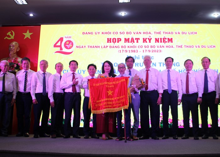Họp mặt kỷ niệm 40 năm ngày thành lập Đảng bộ khối cơ sở Bộ VHTTDL - Anh 2