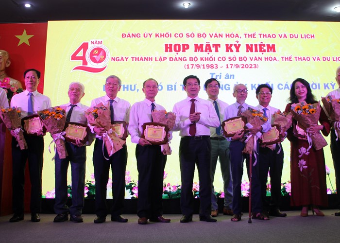 Họp mặt kỷ niệm 40 năm ngày thành lập Đảng bộ khối cơ sở Bộ VHTTDL - Anh 1