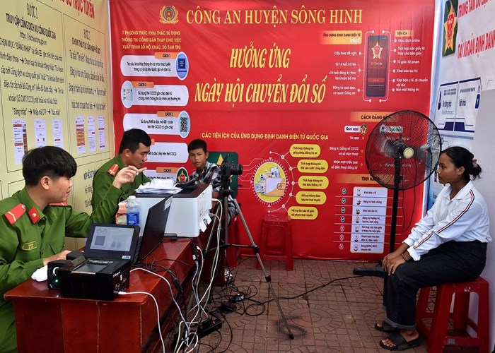 Phú Yên: Sông Hinh hướng tới mỗi người dân là một công dân số - Anh 2