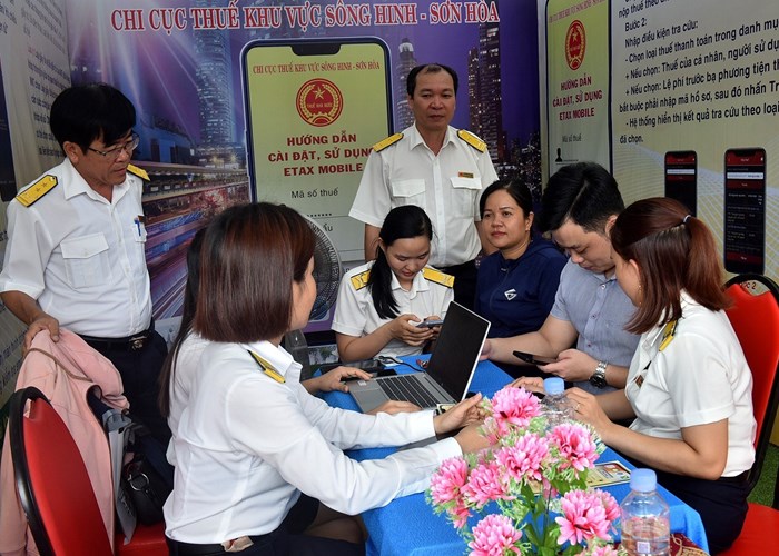 Phú Yên: Sông Hinh hướng tới mỗi người dân là một công dân số - Anh 3