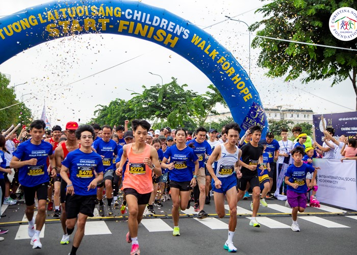 Hơn 1.500 VĐV tham dự trực tiếp giải chạy “Hành trình tương lai tươi sáng” - Anh 1