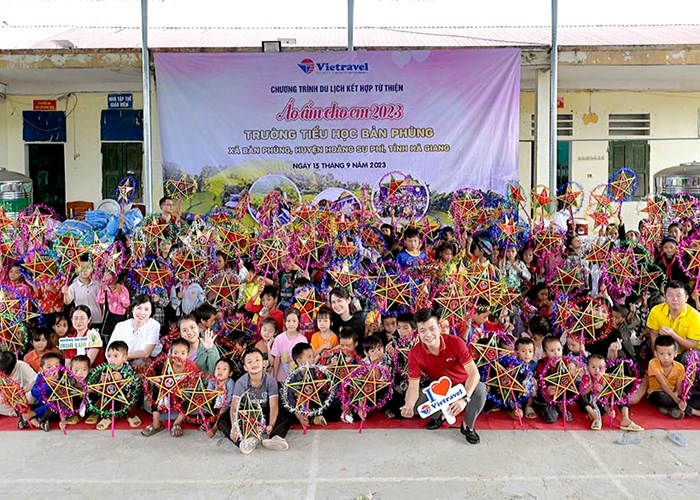 Mang trung thu ấm đến trẻ em vùng cao - Anh 2