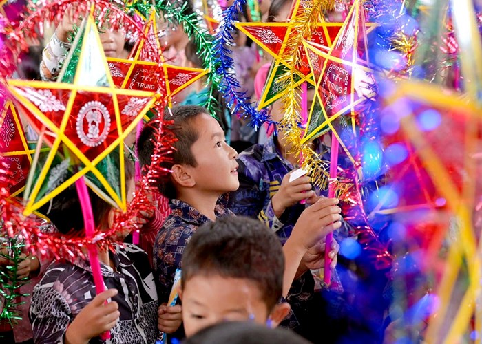 Mang trung thu ấm đến trẻ em vùng cao - Anh 4