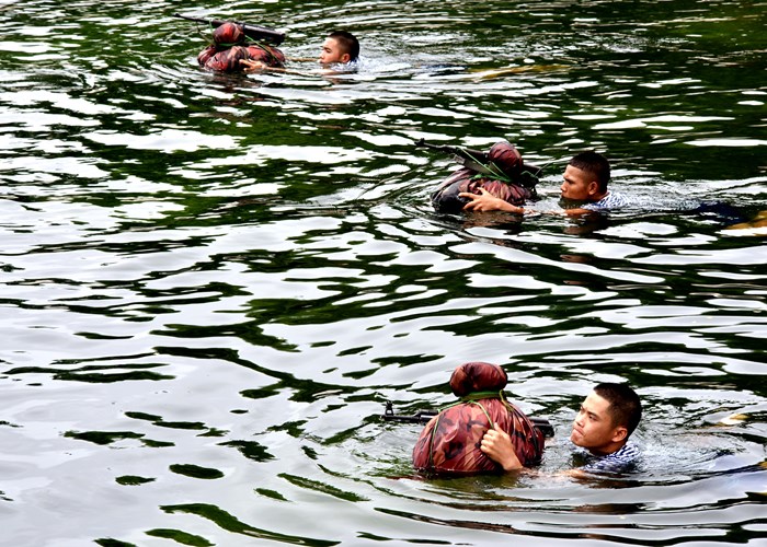 Tổ quốc bên bờ sóng - Anh 2