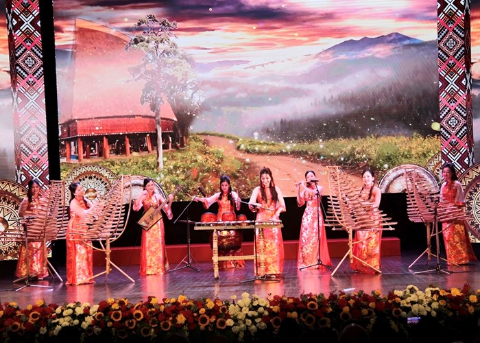 Ấn tượng đêm giao lưu văn hóa – nghệ thuật kỷ niệm 10 năm quan hệ đối tác chiến lược Việt Nam - Indonesia - Anh 7