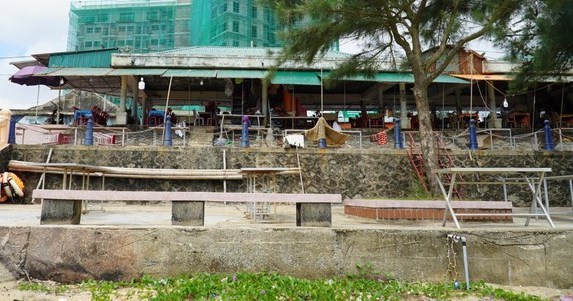 Giải tỏa dãy ki-ốt chắn bãi biển đẹp nhất Hà Tĩnh - Anh 2
