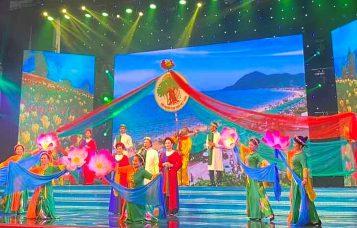 Sôi nổi liên hoan Tiếng hát người cao tuổi khu vực phía Bắc - Anh 2