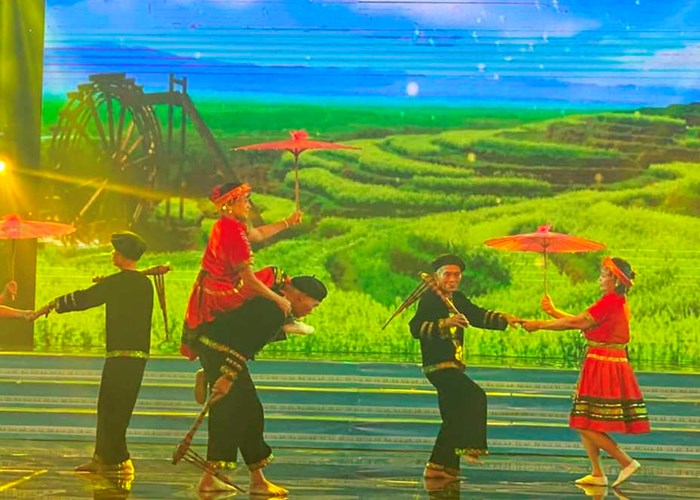 Sôi nổi liên hoan Tiếng hát người cao tuổi khu vực phía Bắc - Anh 4