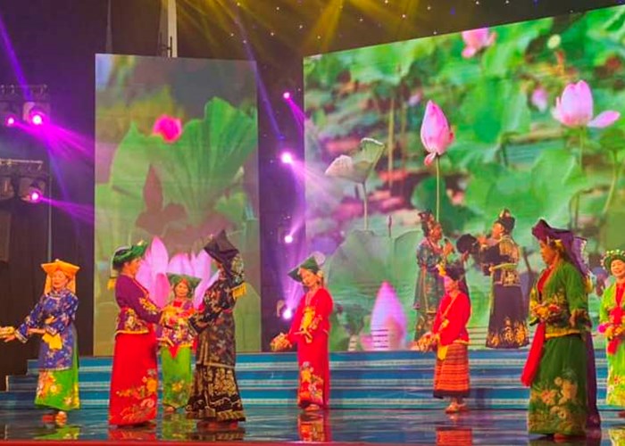 Sôi nổi liên hoan Tiếng hát người cao tuổi khu vực phía Bắc - Anh 5