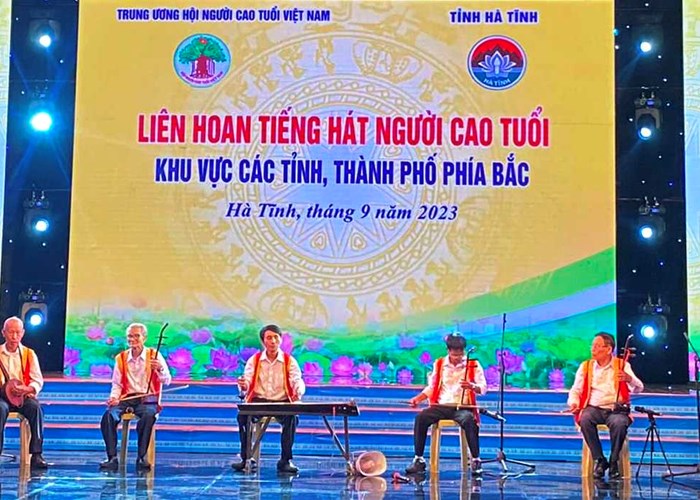 Sôi nổi liên hoan Tiếng hát người cao tuổi khu vực phía Bắc - Anh 6