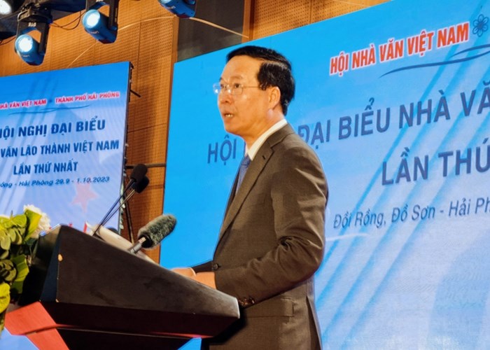 Các nhà văn Việt Nam góp phần bảo vệ nền văn hóa của dân tộc - Anh 1