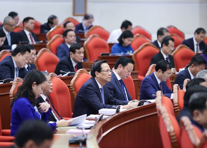 Trung ương thảo luận lộ trình thực hiện chế độ tiền lương mới - Anh 1