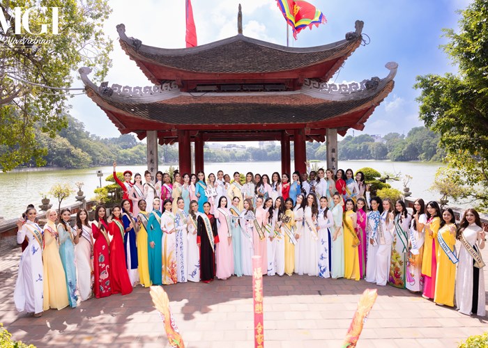 Thí sinh Miss Grand International mặc áo dài tham quan di tích lịch sử tại Hà Nội - Anh 1