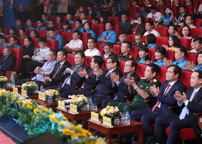 Thủ tướng: Tiếp tục thực hiện tốt sứ mệnh của giai cấp công nhân trong tiến trình phát triển của đất nước - Anh 2