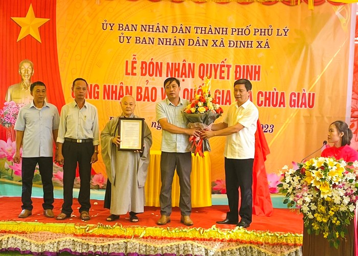 Hà Nam: Đón nhận Quyết định công nhận Bảo vật quốc gia Bia đá chùa Giàu - Anh 1