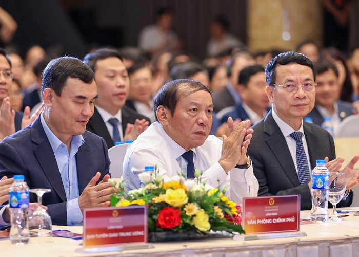 Thủ tướng: Lấy người dân, doanh nghiệp là trung tâm, chủ thể, mục tiêu và động lực, nguồn lực của chuyển đổi số - Anh 3