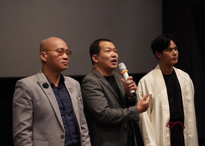 Chính thức khởi chiếu 
