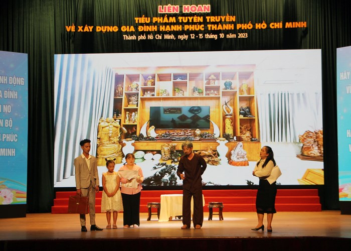 Khai mạc Liên hoan tiểu phẩm tuyên truyền về xây dựng gia đình hạnh phúc - Anh 1