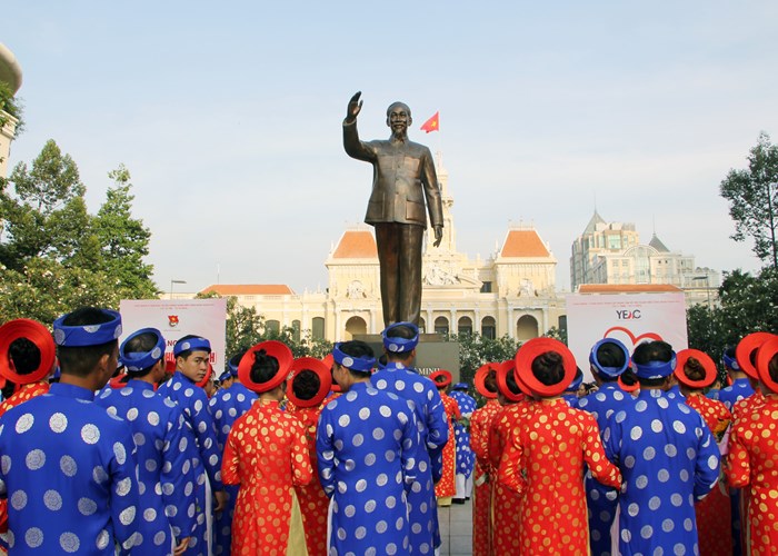 TP.HCM tổ chức lễ cưới tập thể cho 82 đôi uyên ương - Anh 1