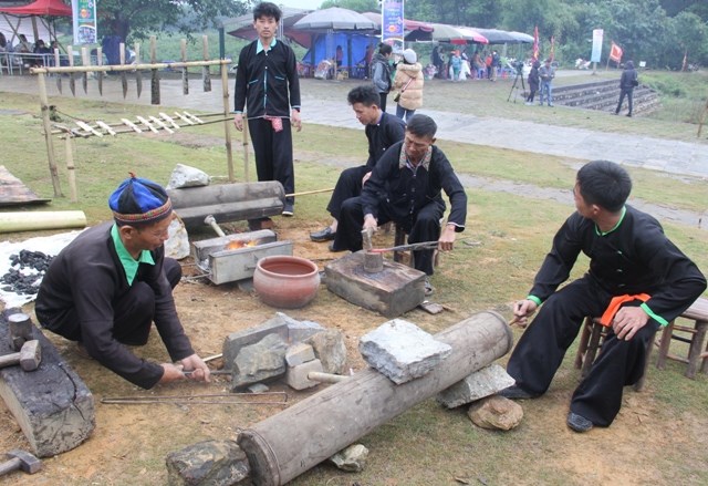 Nghề rèn của người Mông tỉnh Điện Biên là Di sản văn hóa phi vật thể quốc gia - Anh 2