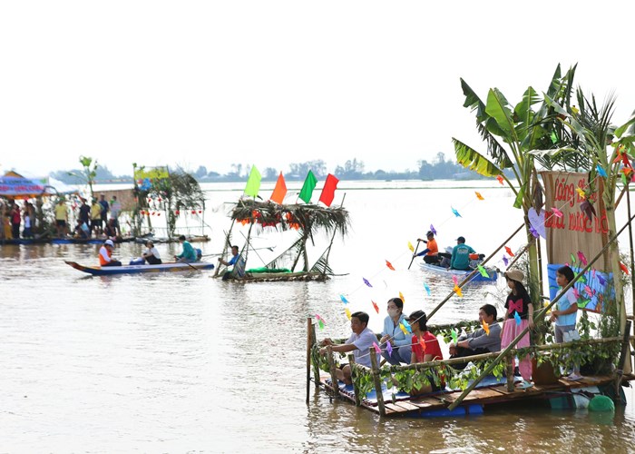 An Giang: Tưng bừng ngày hội mùa nước nổi và Giải đua xuồng huyện Châu Phú - Anh 3