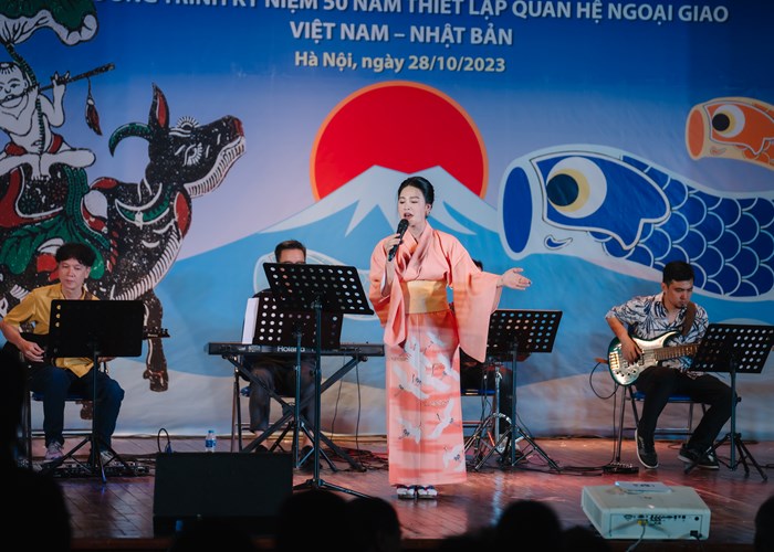 Bất ngờ những bản dịch “Bèo dạt mây trôi” sang tiếng Nhật - Anh 3