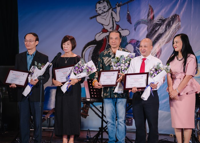Bất ngờ những bản dịch “Bèo dạt mây trôi” sang tiếng Nhật - Anh 2