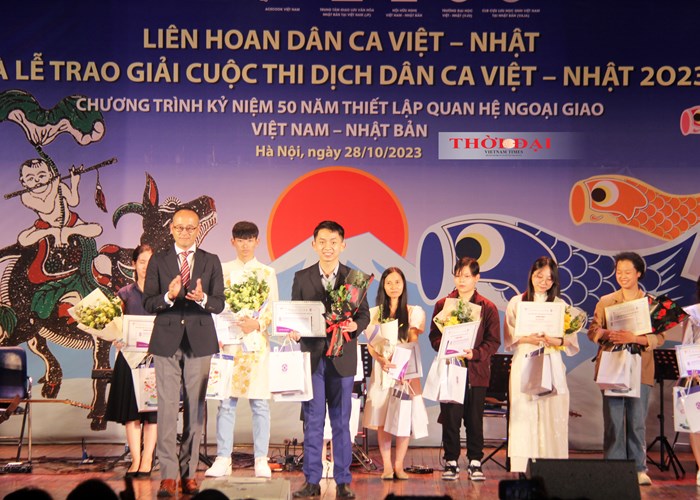 Bất ngờ những bản dịch “Bèo dạt mây trôi” sang tiếng Nhật - Anh 4