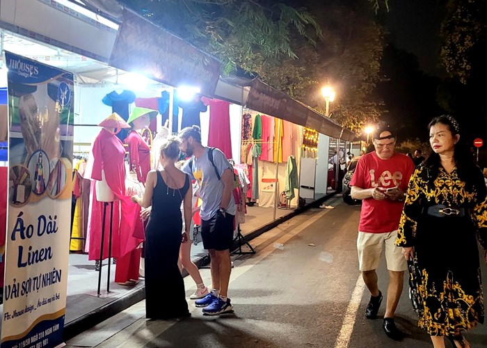 Lễ hội Áo dài du lịch Hà Nội 2023: Thu hút hơn 60.000 người tham dự - Anh 6