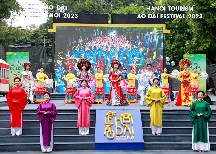 Lễ hội Áo dài du lịch Hà Nội 2023: Thu hút hơn 60.000 người tham dự - Anh 1