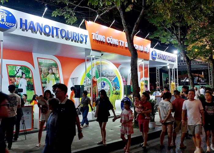 Lễ hội Áo dài du lịch Hà Nội 2023: Thu hút hơn 60.000 người tham dự - Anh 7