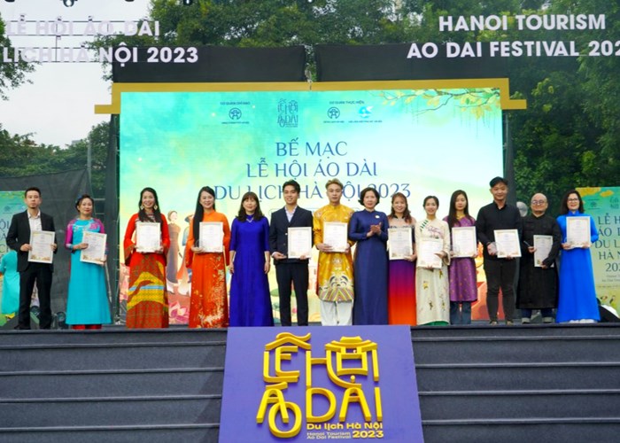 Lễ hội Áo dài du lịch Hà Nội 2023: Thu hút hơn 60.000 người tham dự - Anh 5