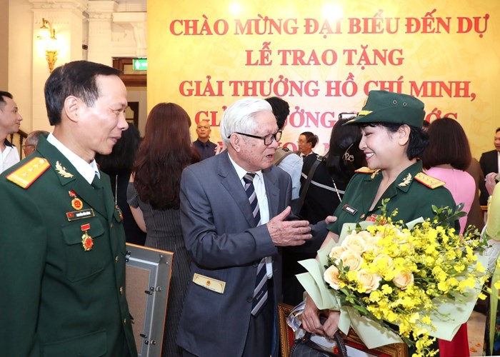 Bộ VHTTDL: Chủ động phối hợp, hướng dẫn các Hội VHNT sớm chi trả tiền “Giải thưởng Hồ Chí Minh”, “Giải thưởng Nhà nước” - Anh 2