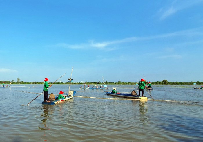 Về miền Tây trải nghiệm “đặc sản” mùa nước nổi - Anh 2
