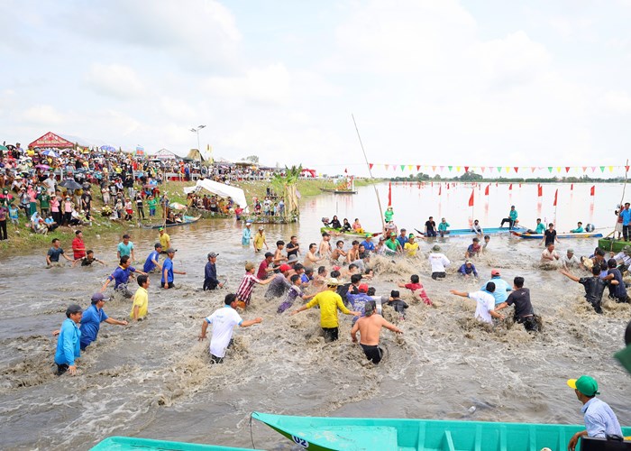 Về miền Tây trải nghiệm “đặc sản” mùa nước nổi - Anh 1
