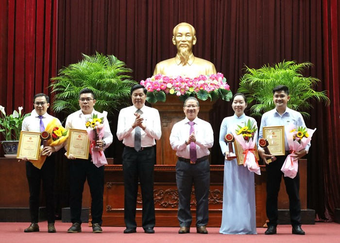 Hơn 300 tác phẩm dự thi Giải Búa Liềm vàng TP Cần Thơ - Anh 1