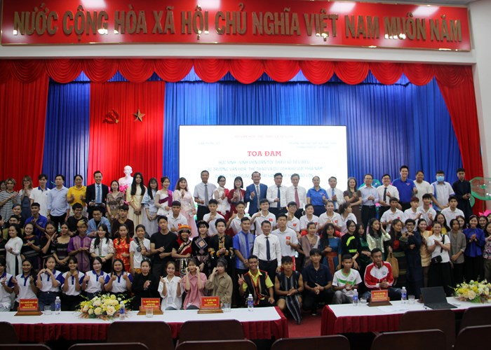 Tọa đàm chính sách ưu đãi, chế độ ưu tiên HSSV dân tộc thiểu số ngành VHTTDL - Anh 3
