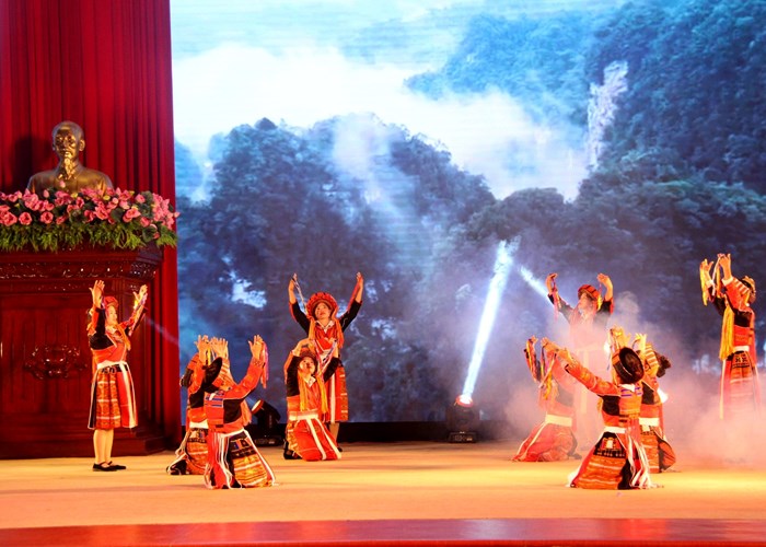 Lung linh sắc màu văn hóa nơi phên dậu của Tổ quốc - Anh 1