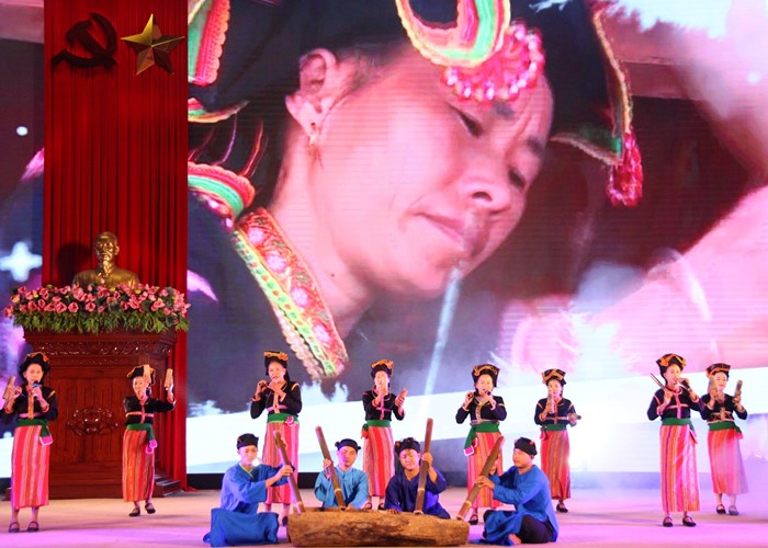 Lung linh sắc màu văn hóa nơi phên dậu của Tổ quốc - Anh 3