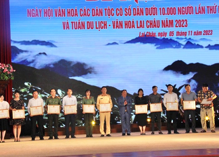 Lào Cai đăng cai Ngày hội Văn hoá các dân tộc có số dân dưới 10.000 người lần thứ hai - Anh 4